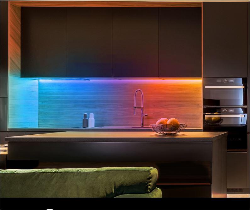 TP-Link Tapo L930-10 Smart light strip kit, 16 milioane culori 300 LED- uri RGB +300 LED-uri albe, 2 x 5m, dimensiuni: 5000 × 10 × 30 mm fiecare, Wi-Fi Protocol: IEEE 802.11b/g/n, Frecventa: 2.4 GHz, 2000 lm, 2500–6500 K.