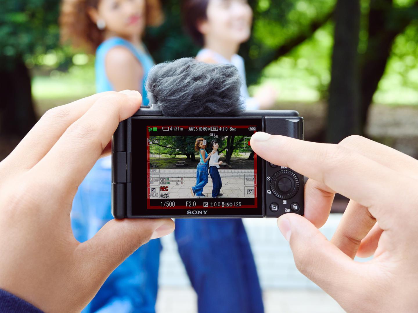 SONY Compact dedicata pentru vlogging ZV-1F 20.1MP, 7.6mm, F2 ISO 125-12.800, 1/32.000s, 4K @30fps, SD/SDXD/SDHC/x1 Micro-HDMI/x1 USB-C, Rafala 3.5-16cps, WiFi/Bluetooth, Senzor CMOS Exmor RS 1"