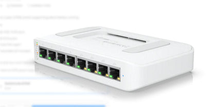 Ubiquiti UniFi 8 port switch, USW-LITE-8-POE, 8 x 10/100/1000 Mbe RJ 45 ports, 4 x POE, 8 Gbps, buget POE: 52W, SMB layer 2 PoE GbE switch, dimensiuni: 99.6 x 163.7 x 31.7 mm.