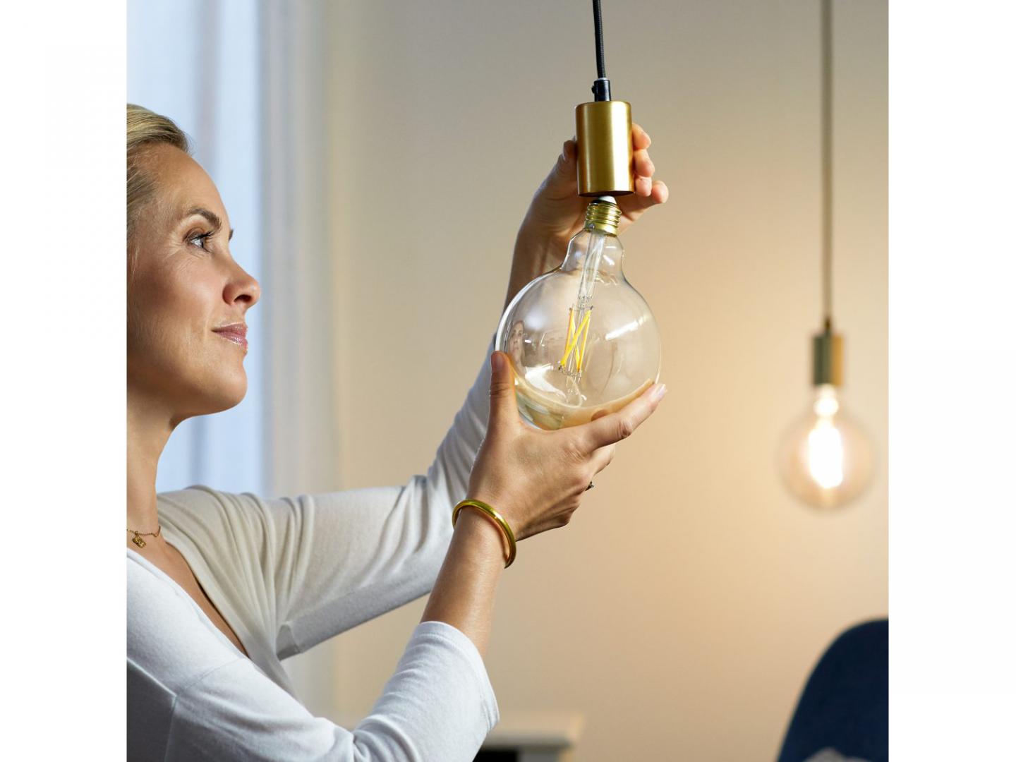 Bec LED inteligent vintage (decorativ) WiZ Connected Filament ClearG125 ,Wi-Fi, E27, 6.7W (60W), 806 lm, lumina alba (2700-6500K),compatibilGoogle Assistant/Alexa/Siri