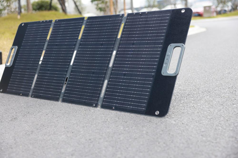 Panou solar portabil EZVIZ PSP200, Conector MC4, Bransament Monofazat, monocristalin, putere 200 W, IP67, Eficienta 23%